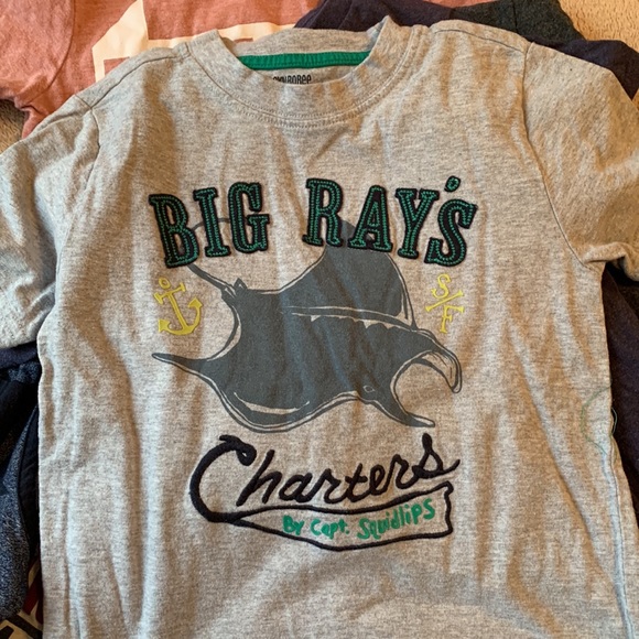 Boys 5T Bundle of Clothes. Shorts and tops. - Picture 7 of 8